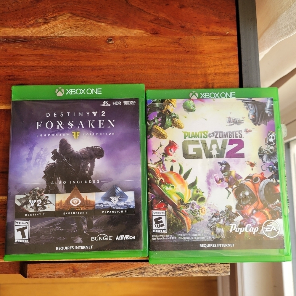 Lot Of 2 Destiny 2: Forsaken Legendary Collection/Plants vs Zombies Xbox one
